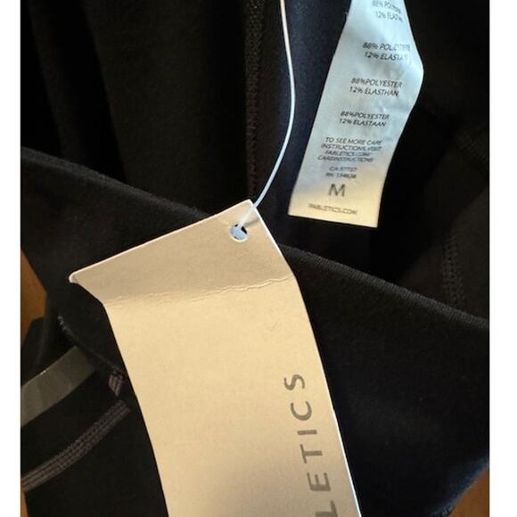 NWT Fabletics Rylie Capri Black M - Picture 4 of 5